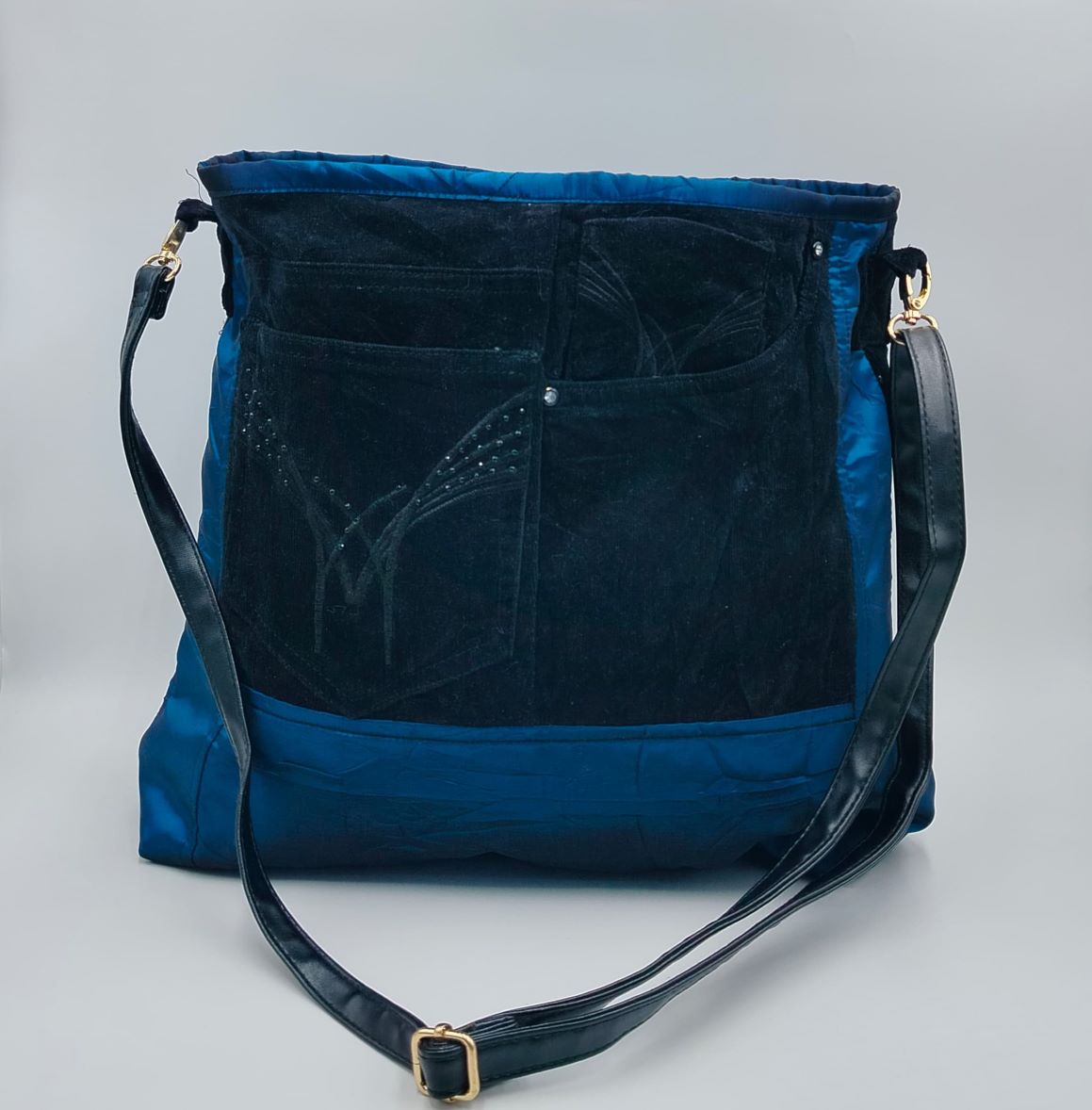 Bag with Shinny Stuff & Black Contrast and Revisable Option